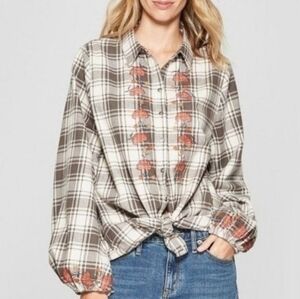 NWOT Knox Rose Floral Embroidered Plaud Button Front Top